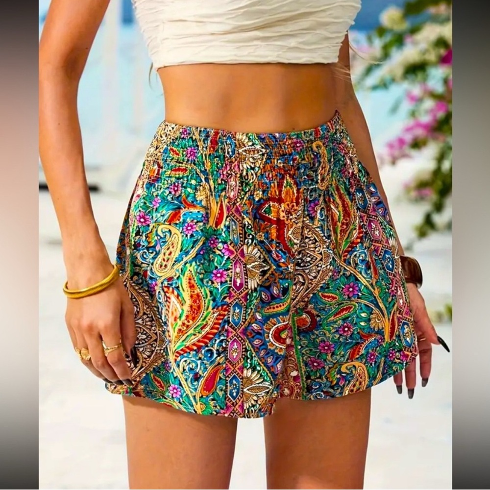 Colorful bohemian Paisley Women's Shorts nwot🍁 - Picture 4 of 5
